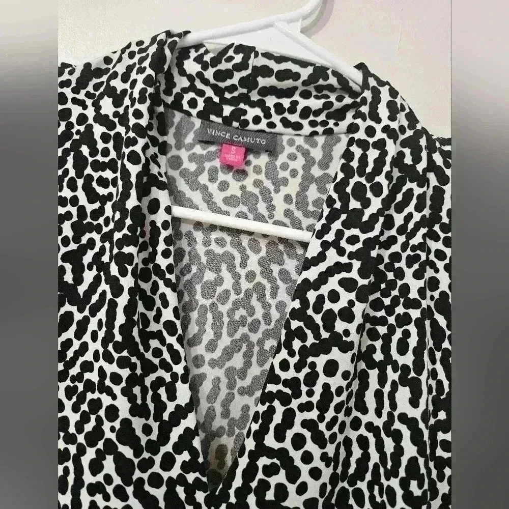 EUC! Vince Camuto black and white long sleeve blouse! - Picture 2 of 4